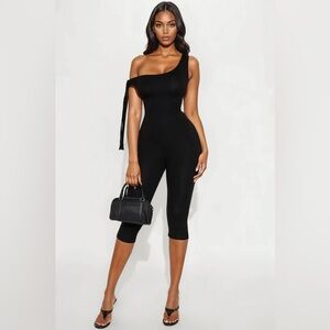 Sweet Like Candy Capri Jumpsuit - Black
Size: S
BRAND NEW W/ TAGS